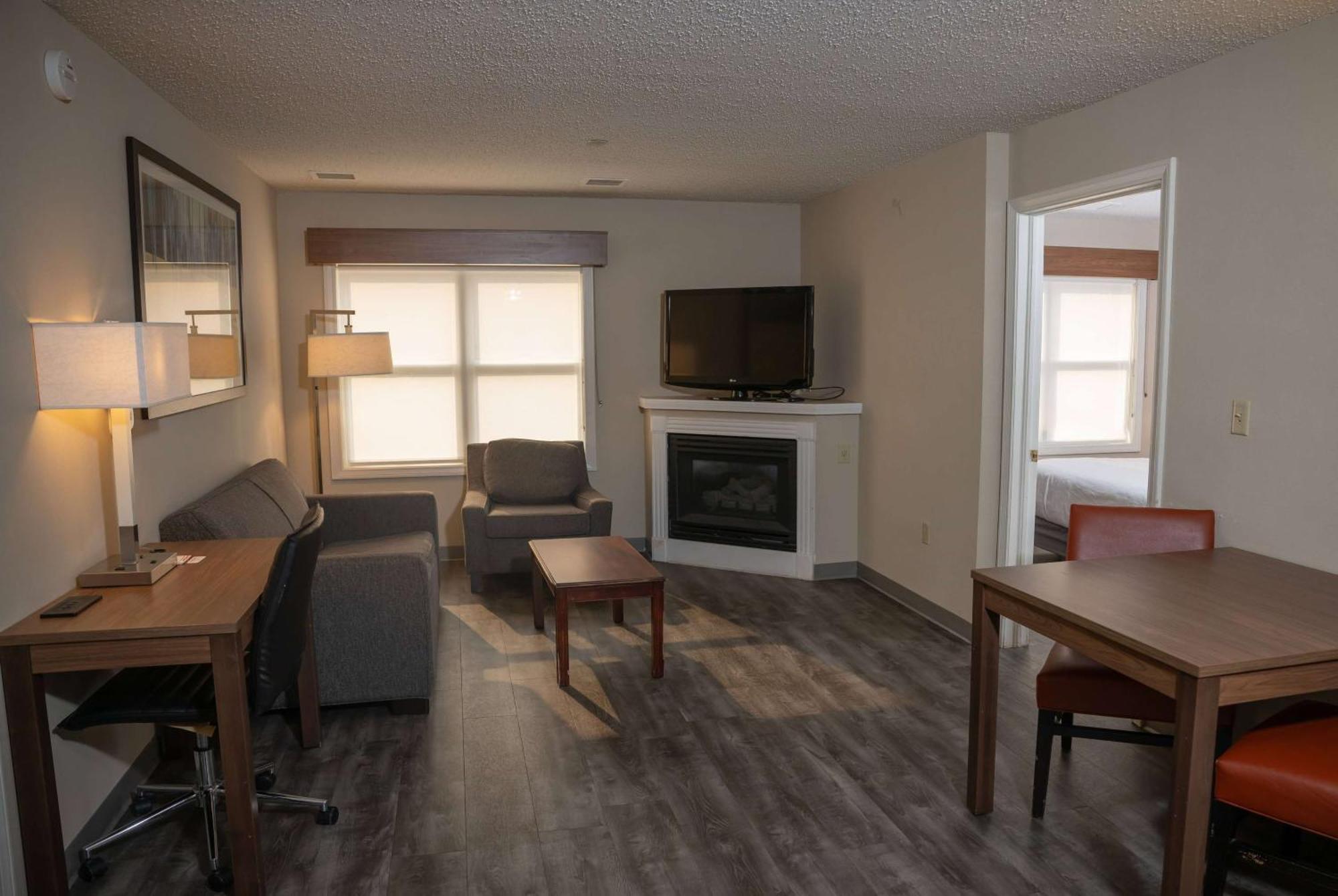 Hawthorn Suites By Wyndham Erie Kearsarge Екстериор снимка